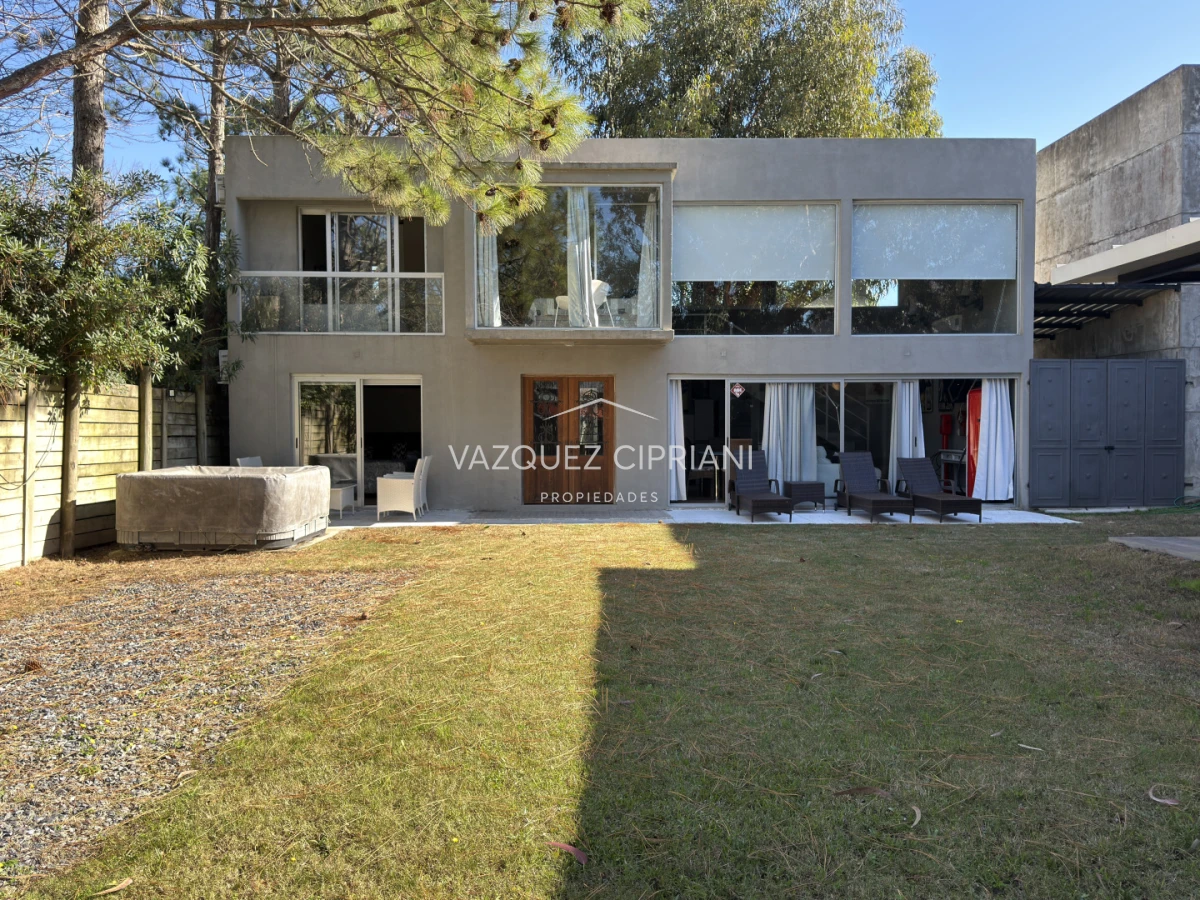 Casa ID.80 - Casa de 3 dormitorios y 2 baños en Alquiler en La Barra