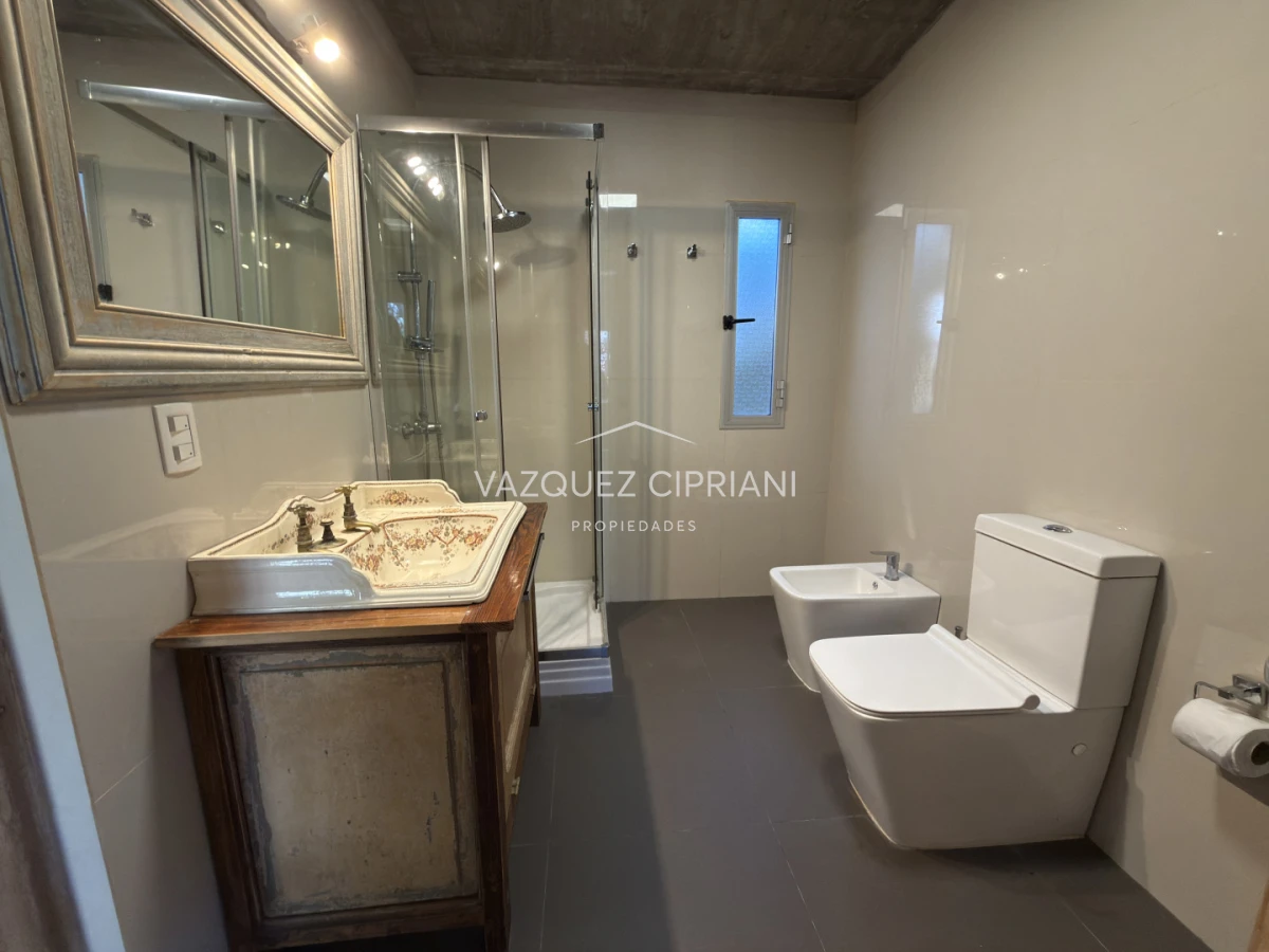 Casa ID.80 - Casa de 3 dormitorios y 2 baños en Alquiler en La Barra