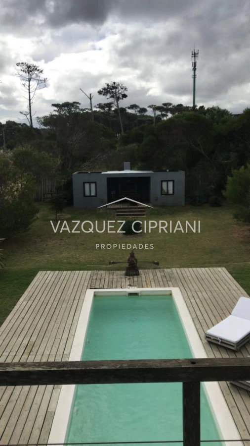 Casa ID.59 - Casa de 3 dormitorios y servicio muy bien ubicada en Manantiales en alquiler de verano