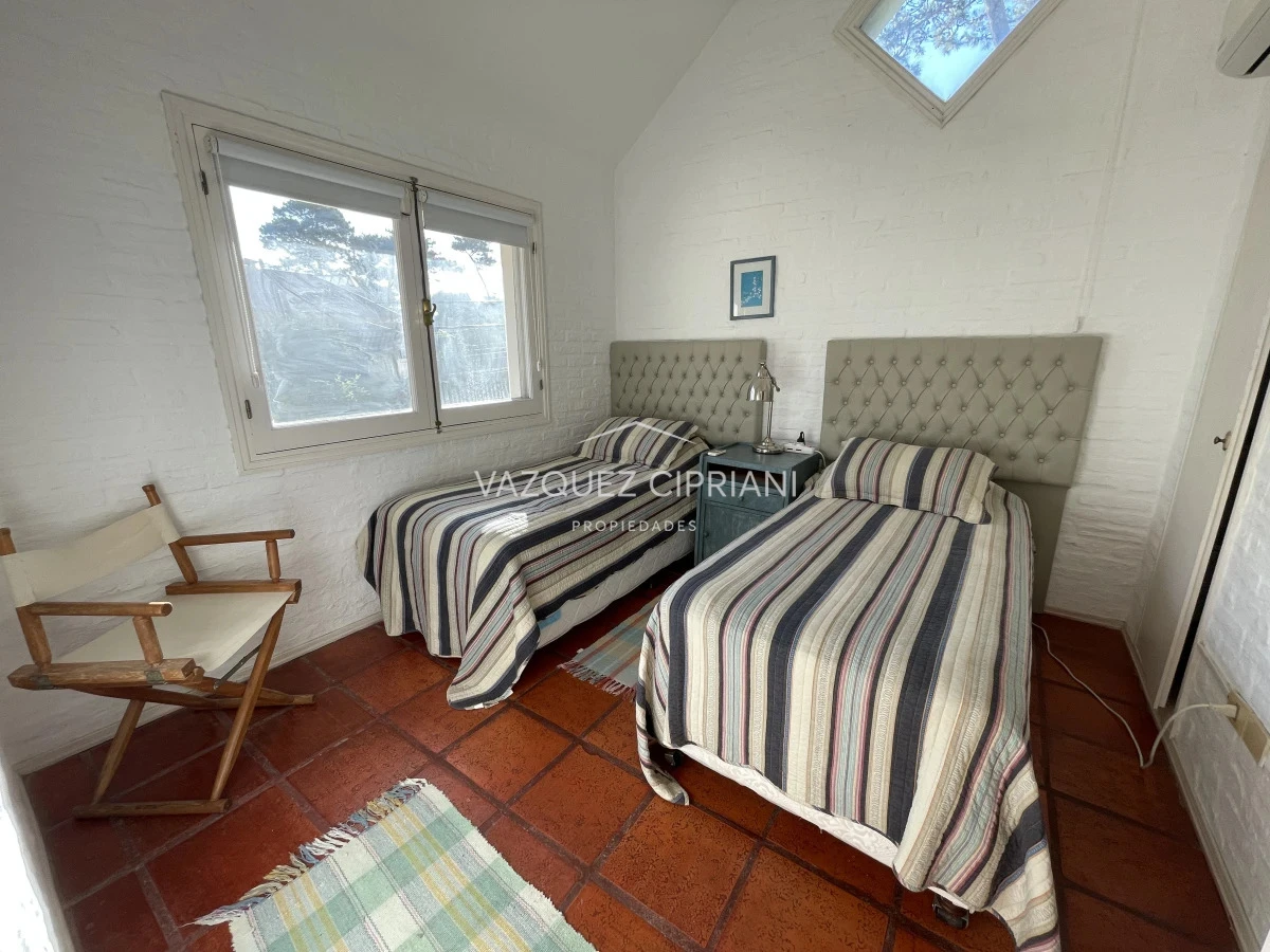 Casa ID.42 - Amplia casa de 4 dormitorios + servicio con Piscina en Montoya en Venta