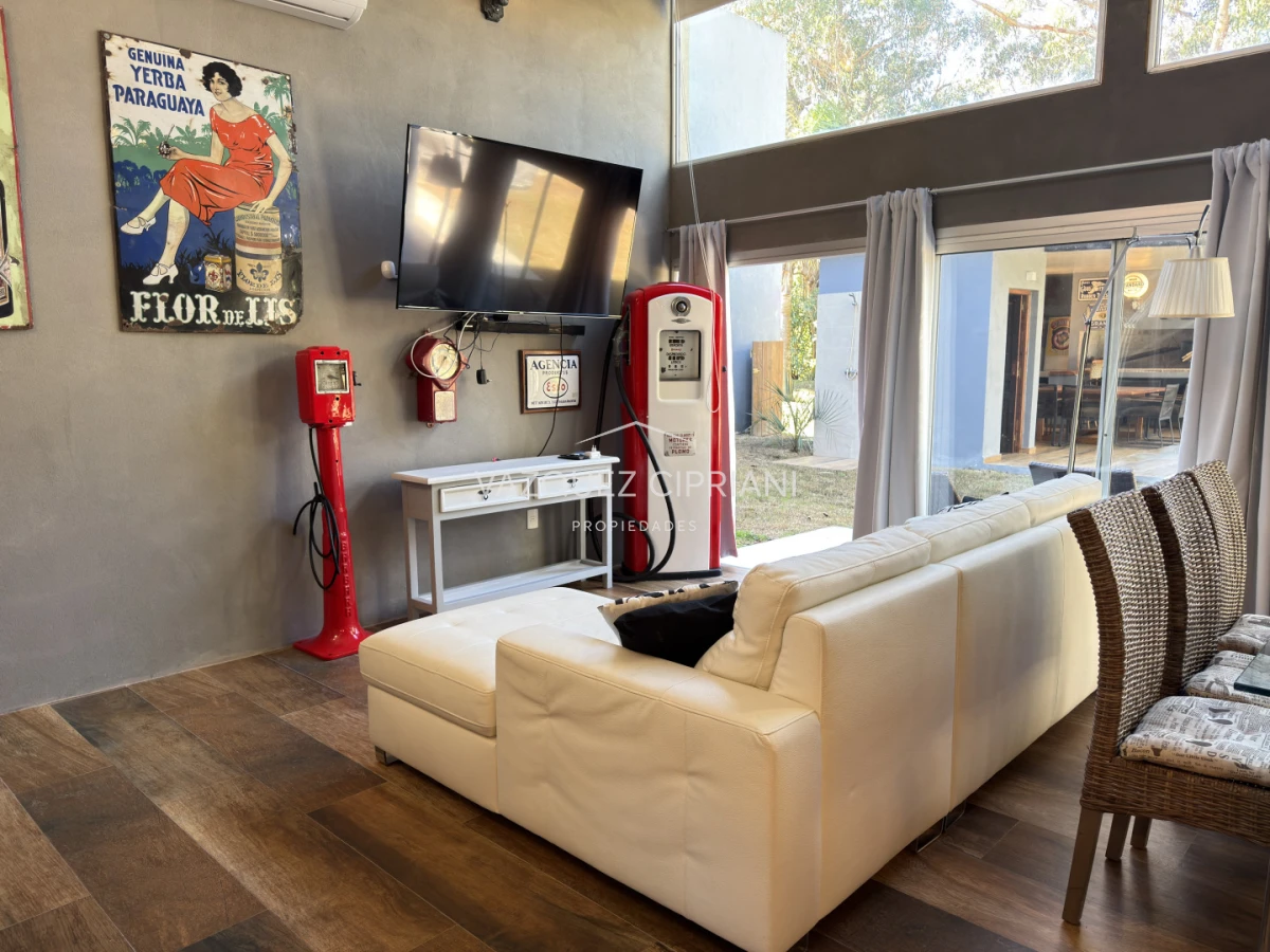 Casa ID.80 - Casa de 3 dormitorios y 2 baños en Alquiler en La Barra
