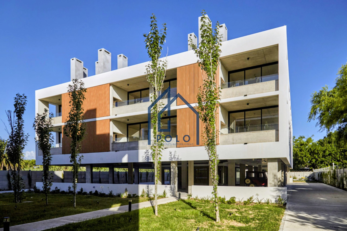 Apartamento ID.190 - Venta Residencial en Carrasco 3 dormitorios 