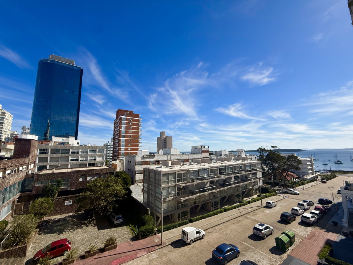 Península, reciclado a metros del Puerto 
