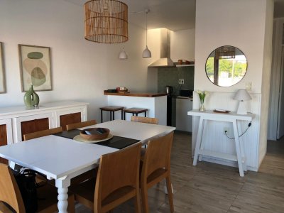 Apartamento estilo casita en alquiler anual.