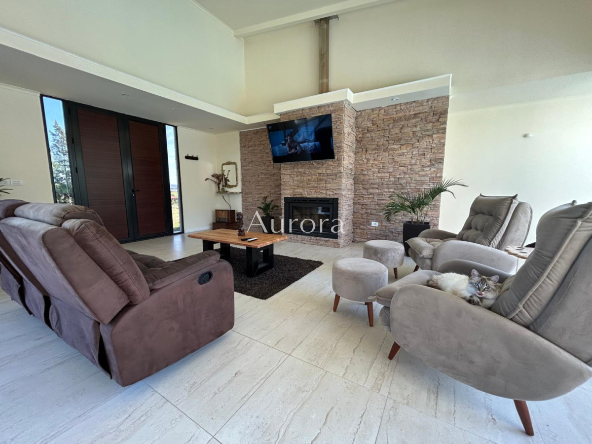 Chacra ID.82 - Chacra con casa moderna en venta.