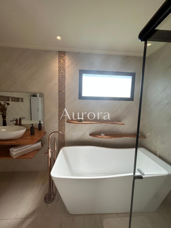 Chacra ID.82 - Chacra con casa moderna en venta.