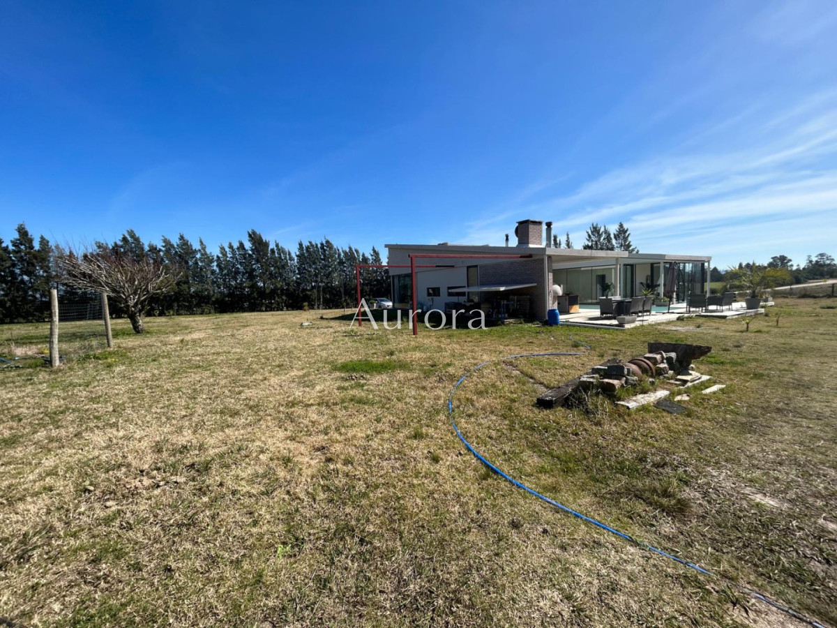 Chacra ID.82 - Chacra con casa moderna en venta.