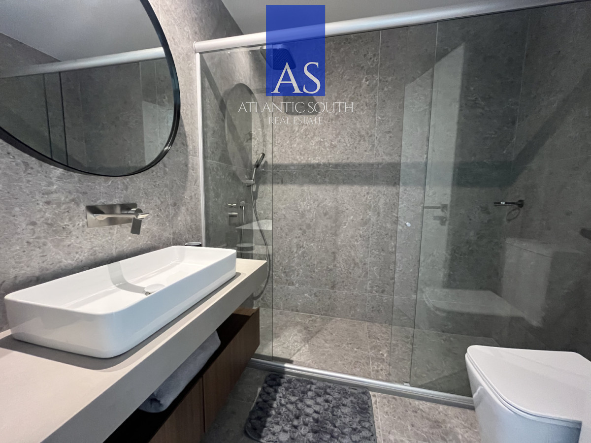 Apartamento ID.4667 - Planta de categoría con Vista al Mar Playa Mansa Punta del Este 