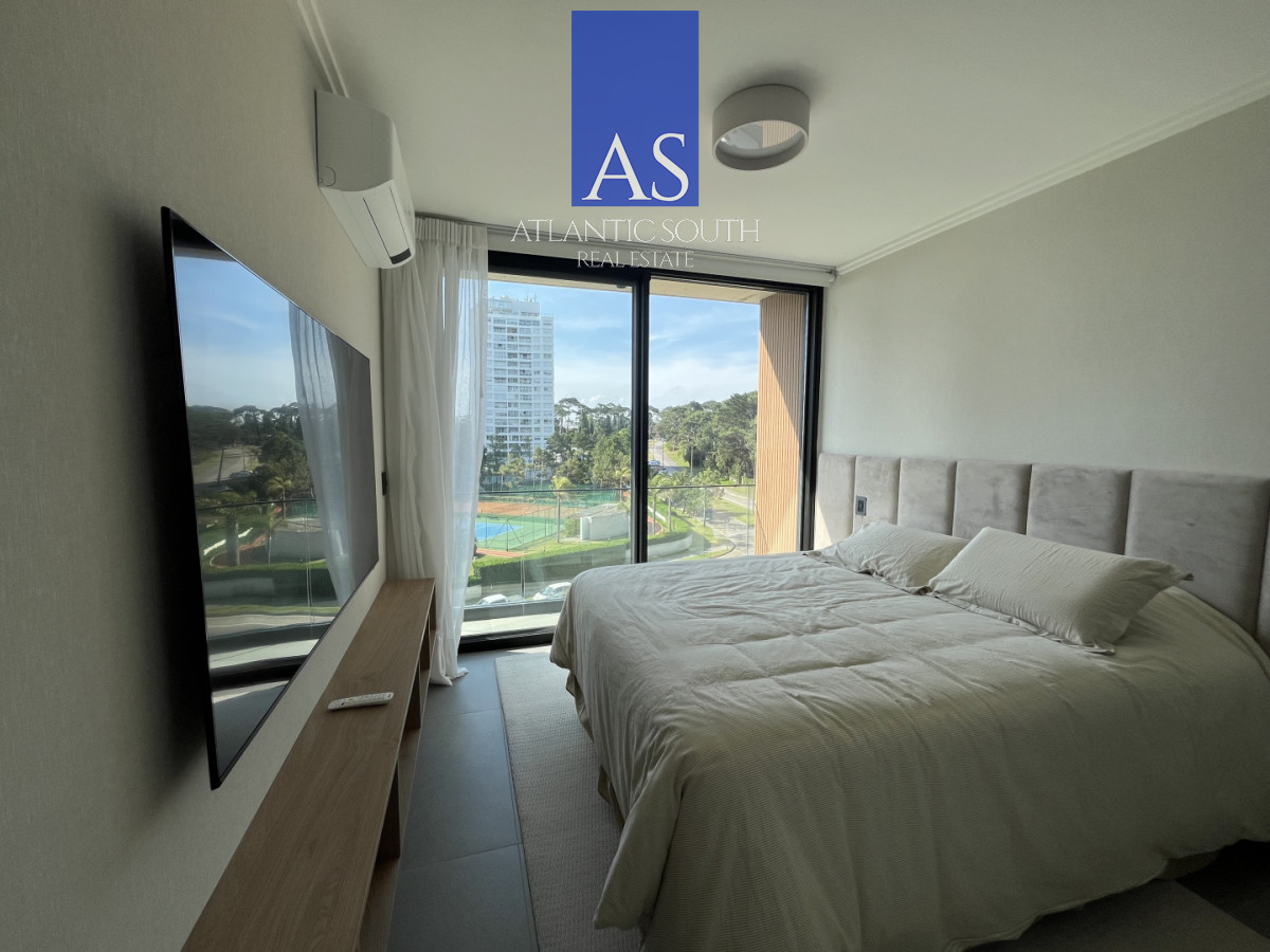 Apartamento ID.4667 - Planta de categoría con Vista al Mar Playa Mansa Punta del Este 