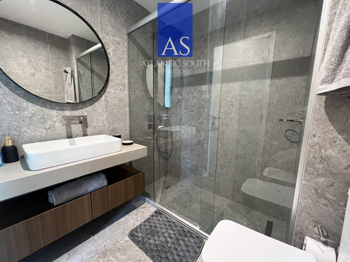 Apartamento ID.4667 - Planta de categoría con Vista al Mar Playa Mansa Punta del Este 