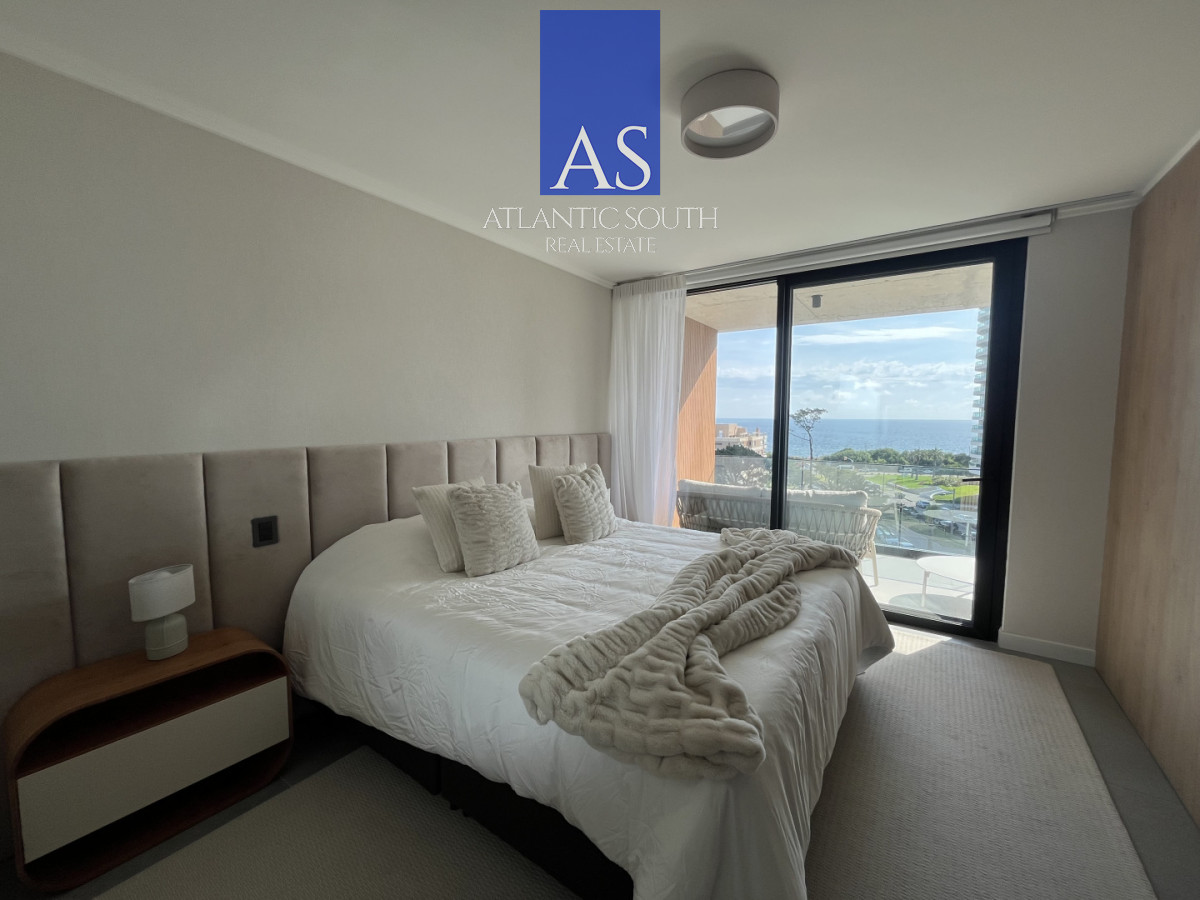 Apartamento ID.4667 - Planta de categoría con Vista al Mar Playa Mansa Punta del Este 