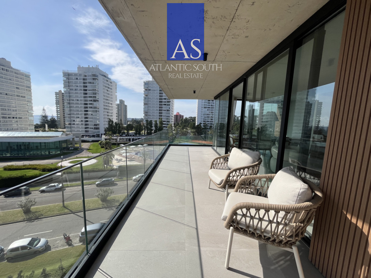 Apartamento ID.4667 - Planta de categoría con Vista al Mar Playa Mansa Punta del Este 