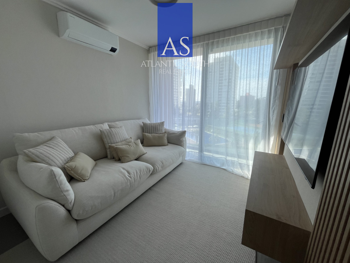 Apartamento ID.4667 - Planta de categoría con Vista al Mar Playa Mansa Punta del Este 