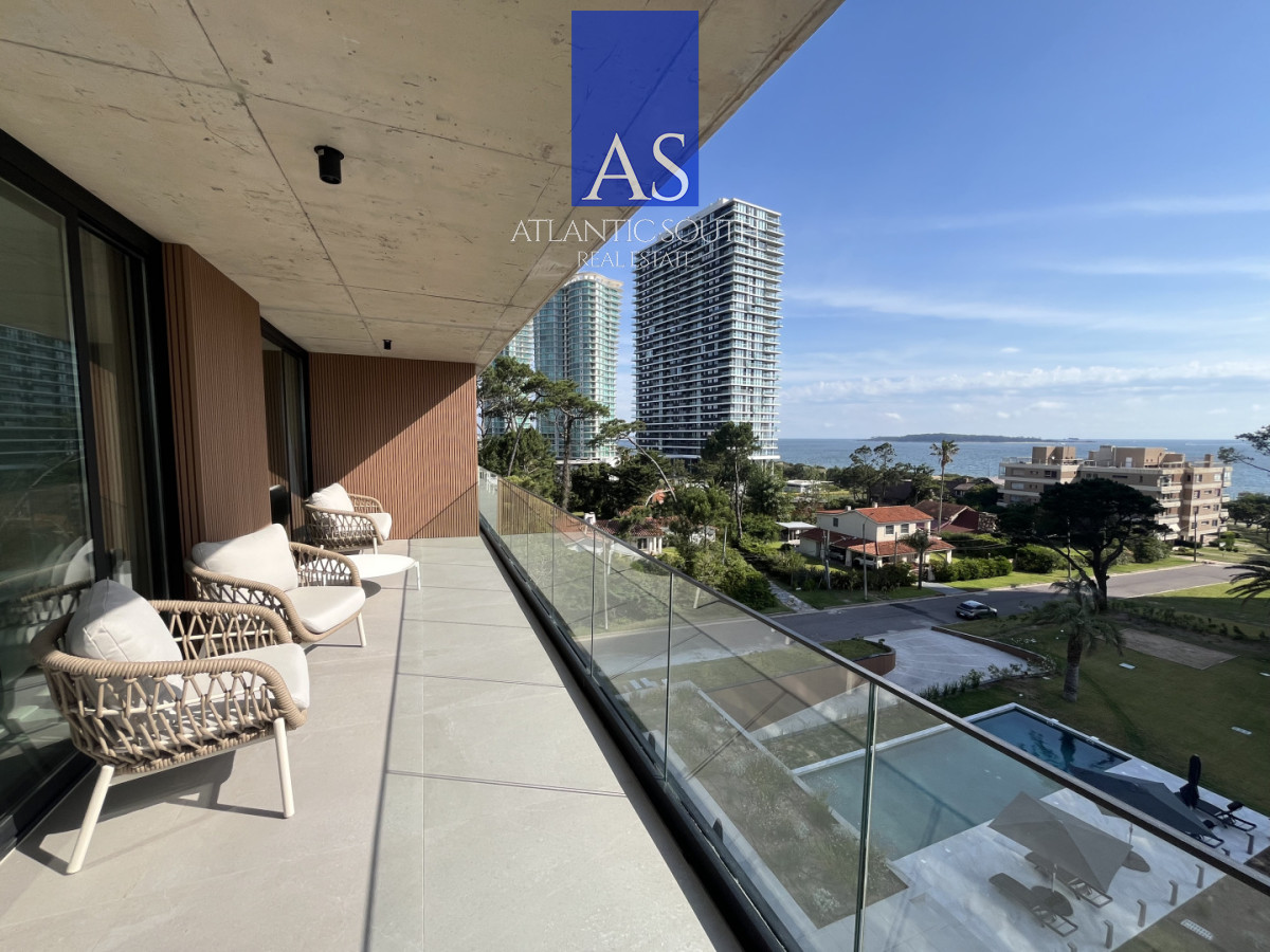 Apartamento ID.4667 - Planta de categoría con Vista al Mar Playa Mansa Punta del Este 
