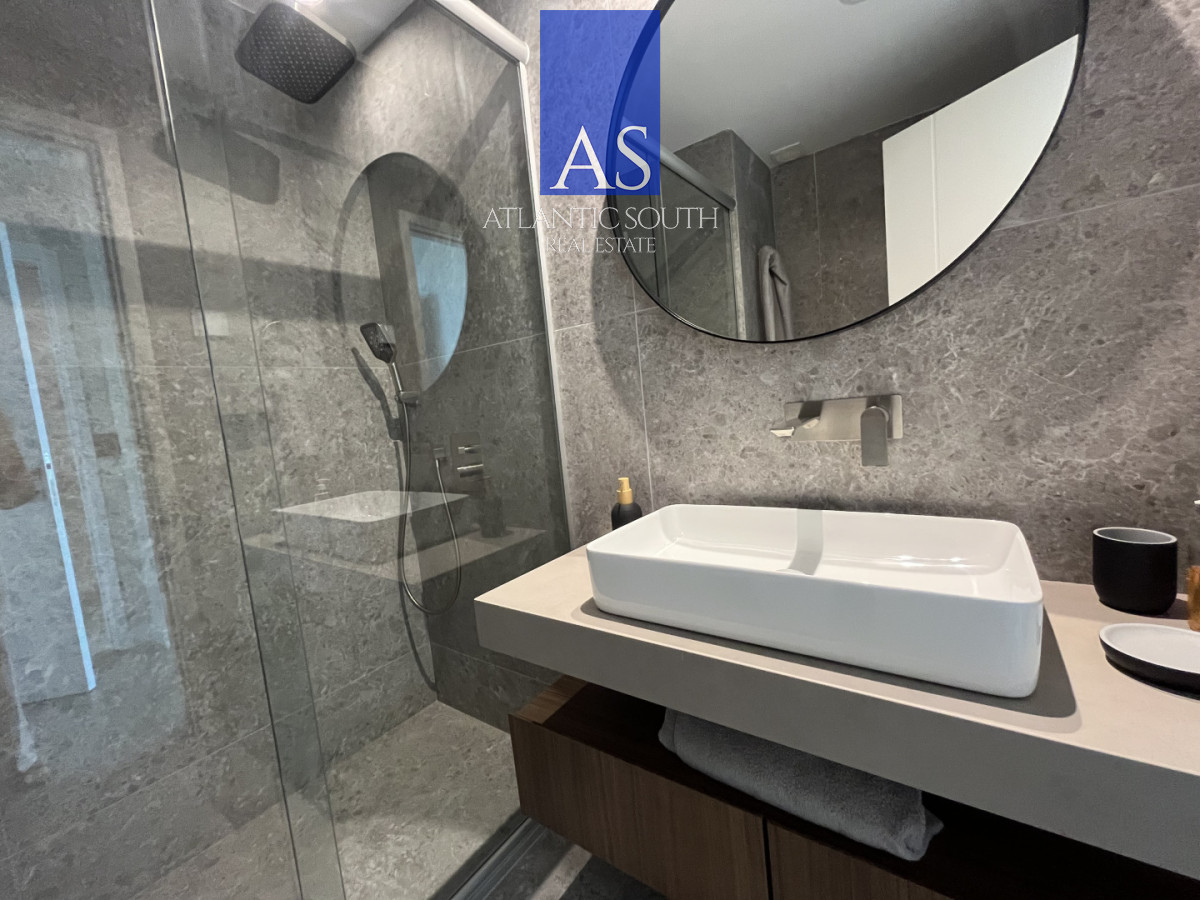 Apartamento ID.4667 - Planta de categoría con Vista al Mar Playa Mansa Punta del Este 