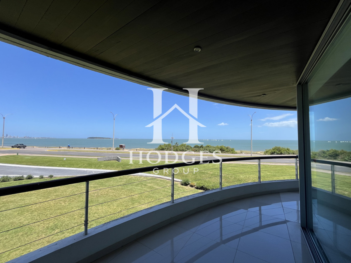 Apartamento ID.49 - Venta Apartamento Primera Linea Mansa frente al mar con Parrillero propio. Punta del Este Uruguay
