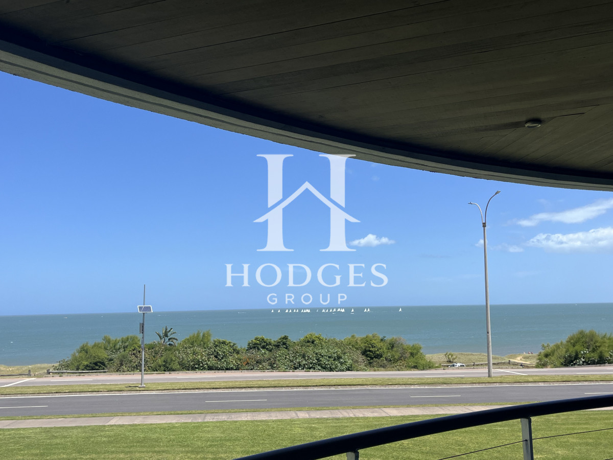 Apartamento ID.49 - Venta Apartamento Primera Linea Mansa frente al mar con Parrillero propio. Punta del Este Uruguay