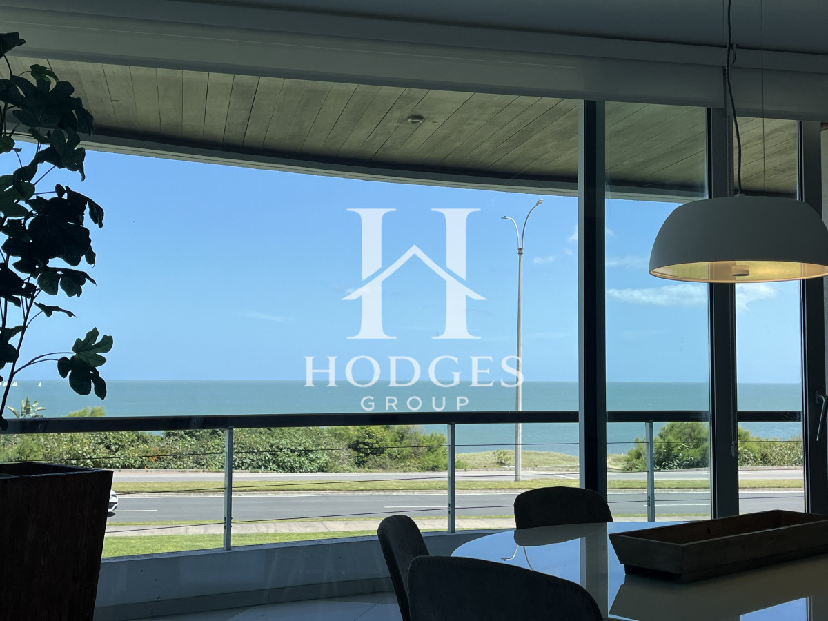 Apartamento ID.49 - Venta Apartamento Primera Linea Mansa frente al mar con Parrillero propio. Punta del Este Uruguay