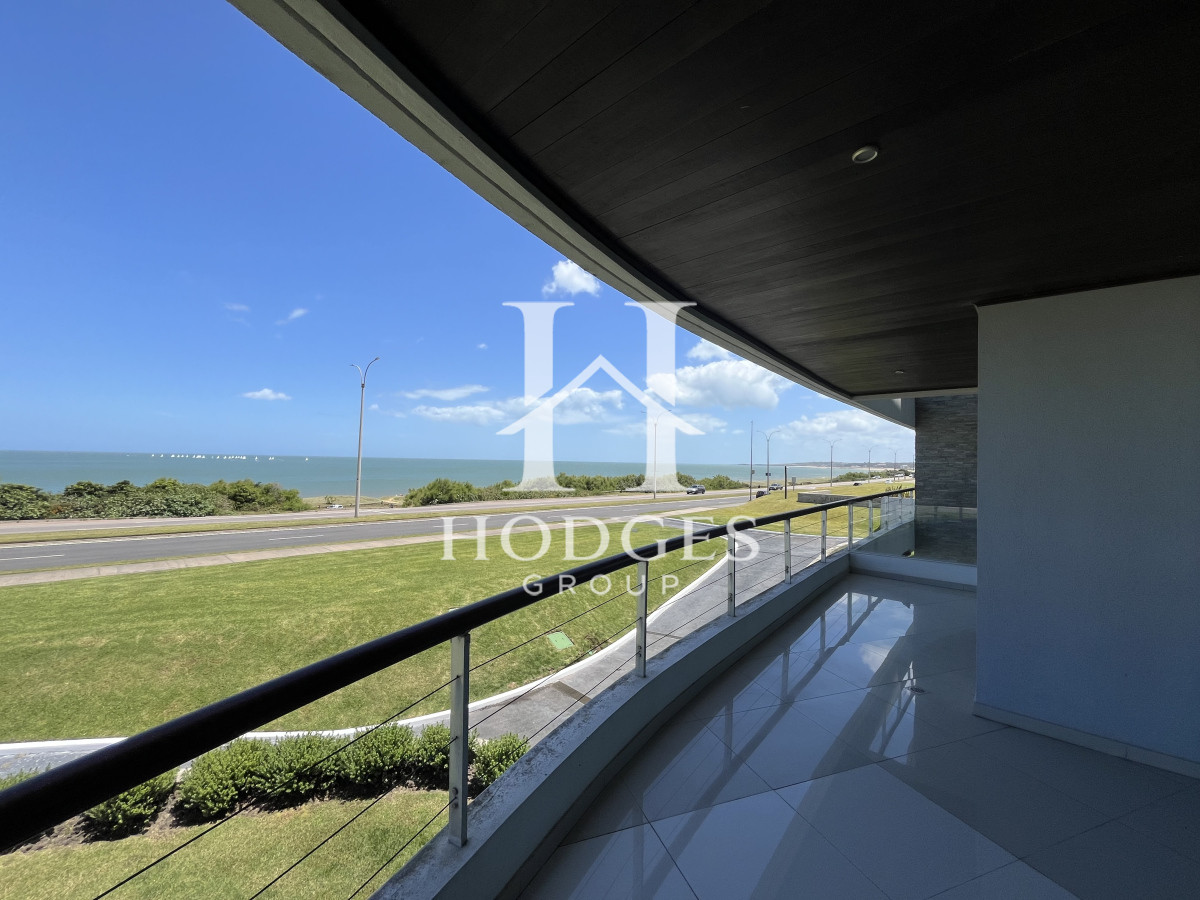 Apartamento ID.49 - Venta Apartamento Primera Linea Mansa frente al mar con Parrillero propio. Punta del Este Uruguay