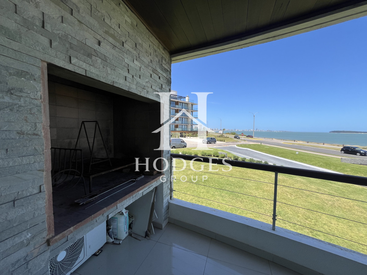 Apartamento ID.49 - Venta Apartamento Primera Linea Mansa frente al mar con Parrillero propio. Punta del Este Uruguay
