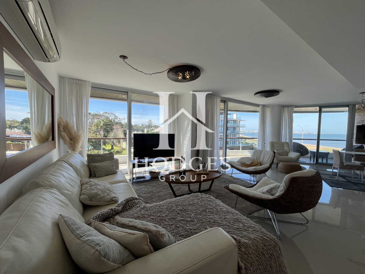 Apartamento ID.50 - Hermoso Apartamento en Venta frente al mar Primera Linea de Mansa!