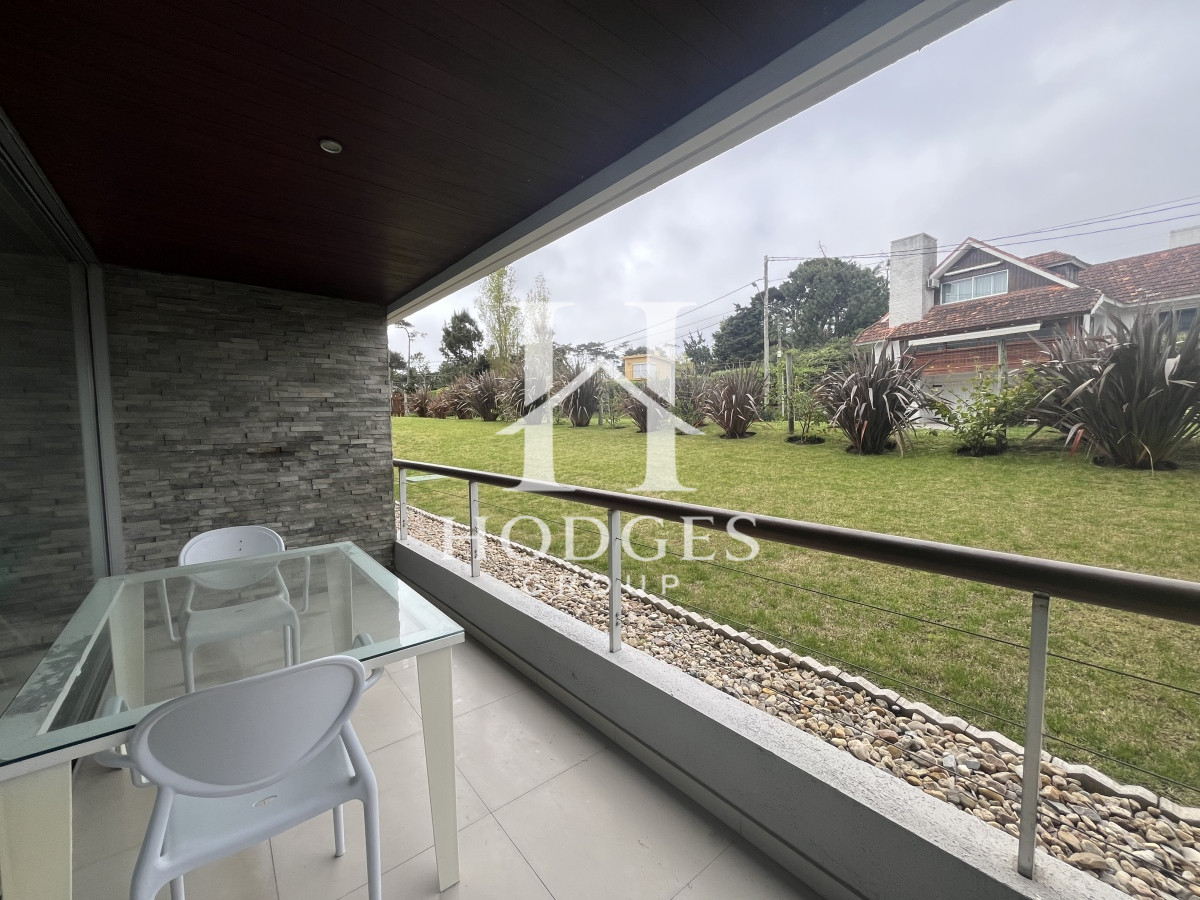 Apartamento ID.48 - Oportunidad Apartamento en Venta Primera linea de la Mansa 2 dormitorios Isabel Pinares Punta del Este con Parrillero y Garaje