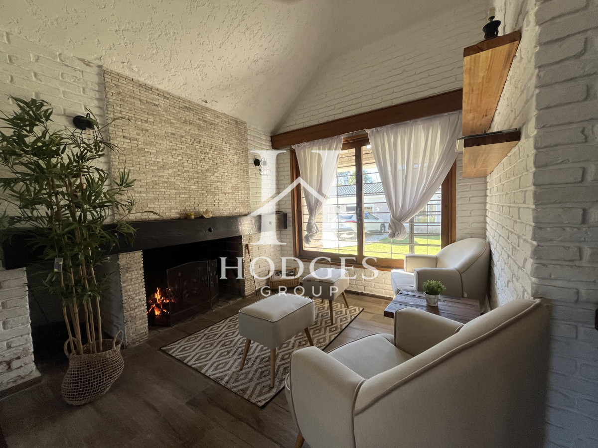 Casa ID.582 - Venta Casa Punta del Este 4 dormitorios en Barrio Marly Punta del Este con piscina 