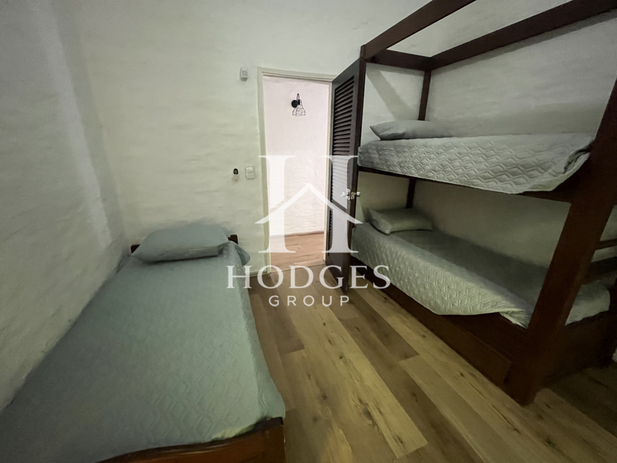 Casa ID.582 - Venta Casa Punta del Este 4 dormitorios en Barrio Marly Punta del Este con piscina 