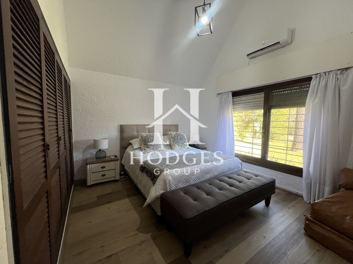 Casa ID.582 - Venta Casa Punta del Este 4 dormitorios en Barrio Marly Punta del Este con piscina 