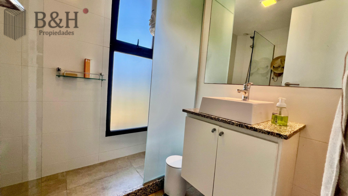 Apartamento ID.7810 - Apartamento en Venta Playa Mansa 2 dormitorios con parrillero propio Punta del Este