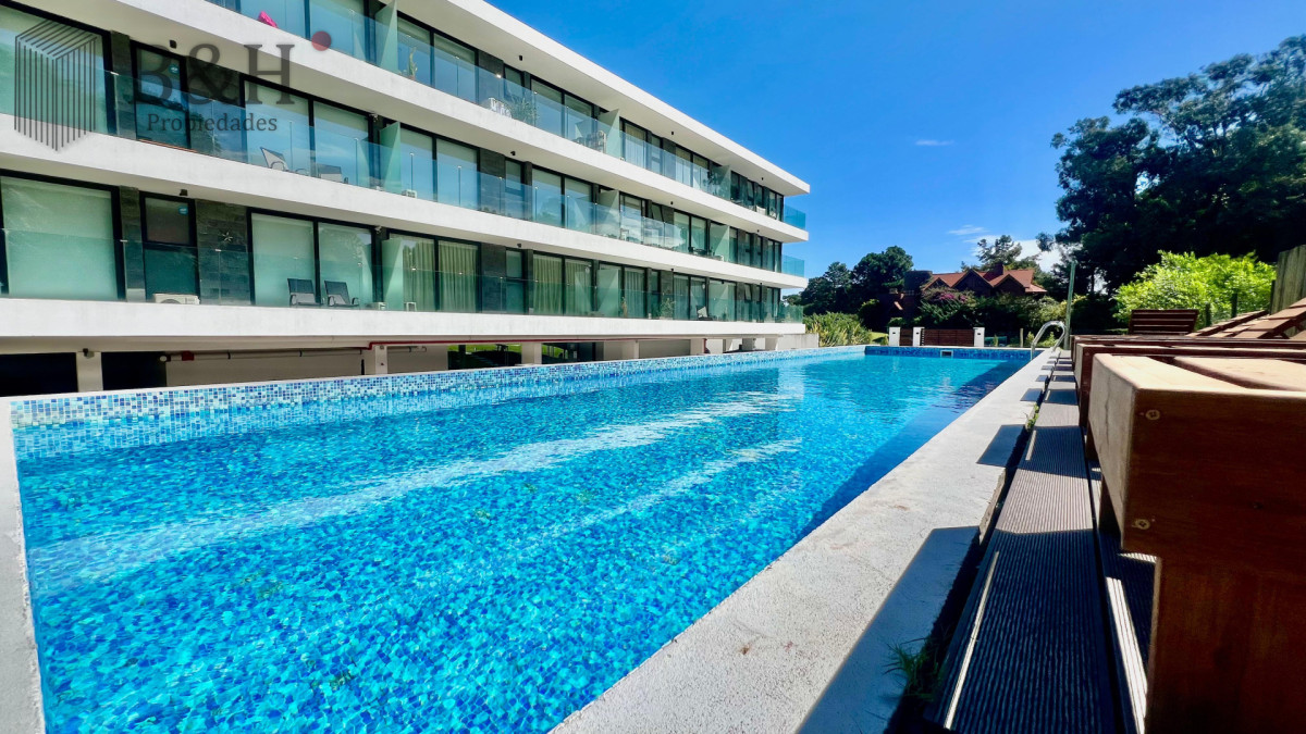 Apartamento ID.7810 - Apartamento en Venta Playa Mansa 2 dormitorios con parrillero propio Punta del Este