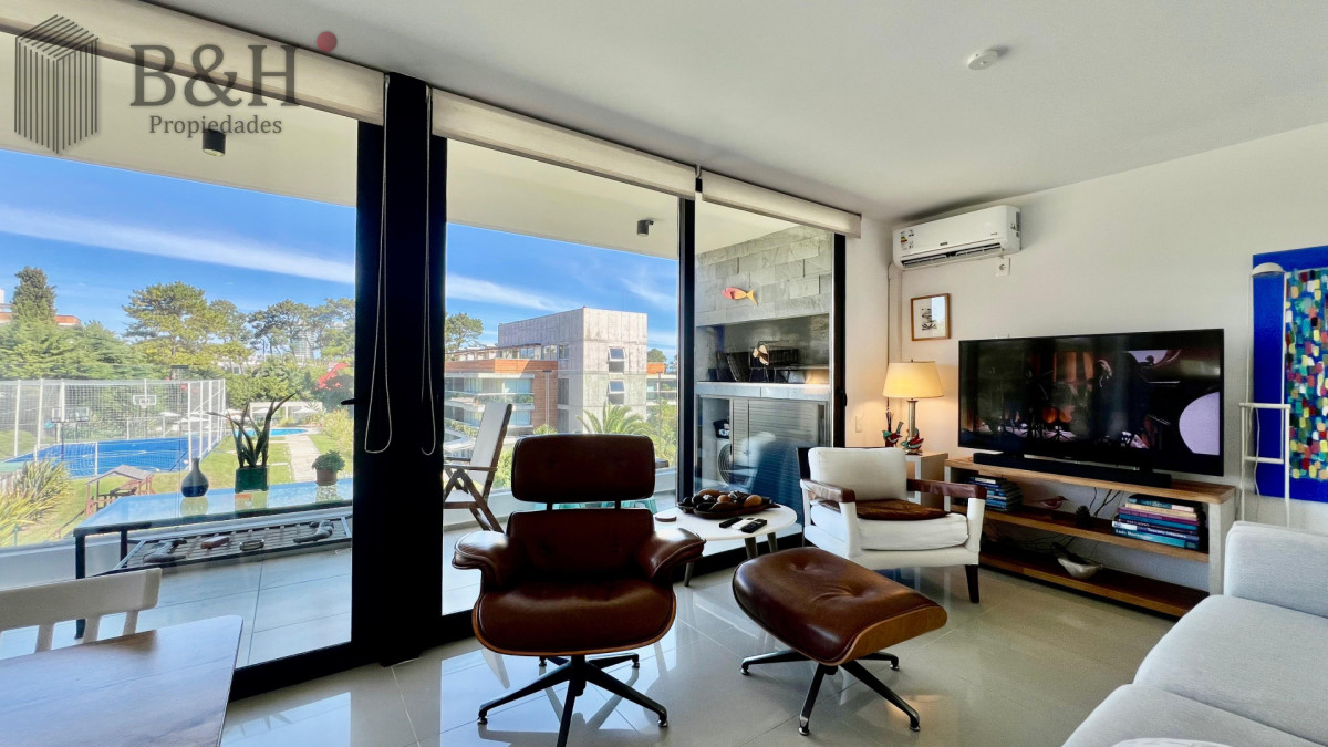 Apartamento ID.7810 - Apartamento en Venta Playa Mansa 2 dormitorios con parrillero propio Punta del Este
