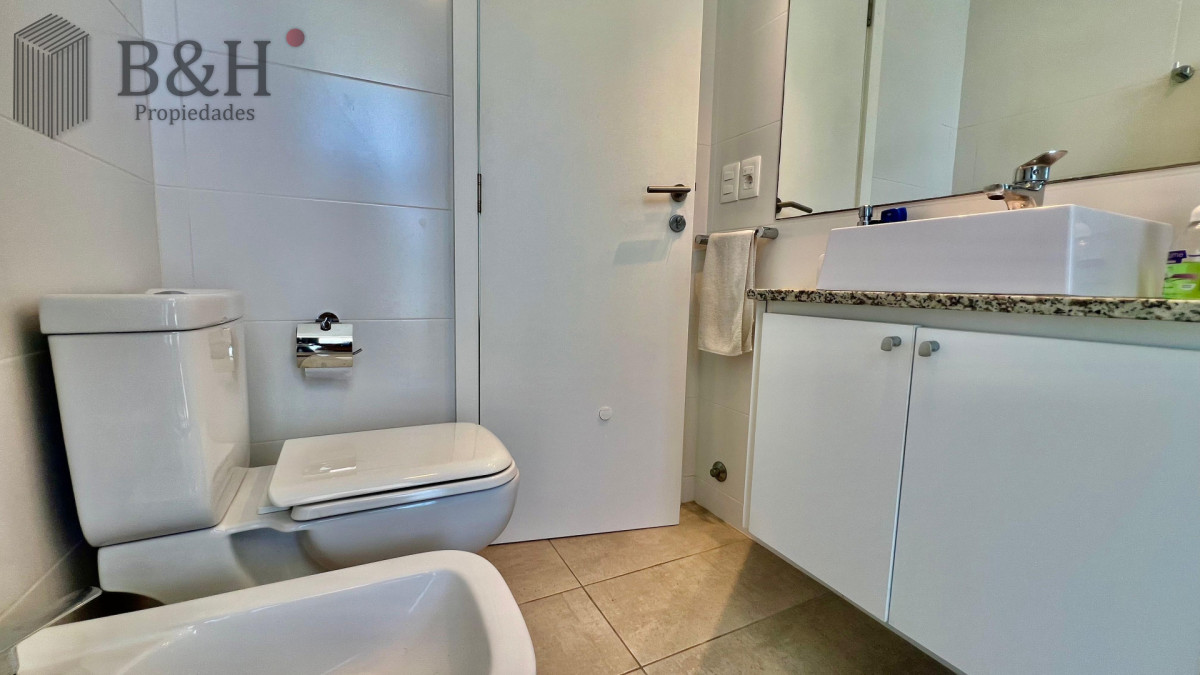 Apartamento ID.7810 - Apartamento en Venta Playa Mansa 2 dormitorios con parrillero propio Punta del Este