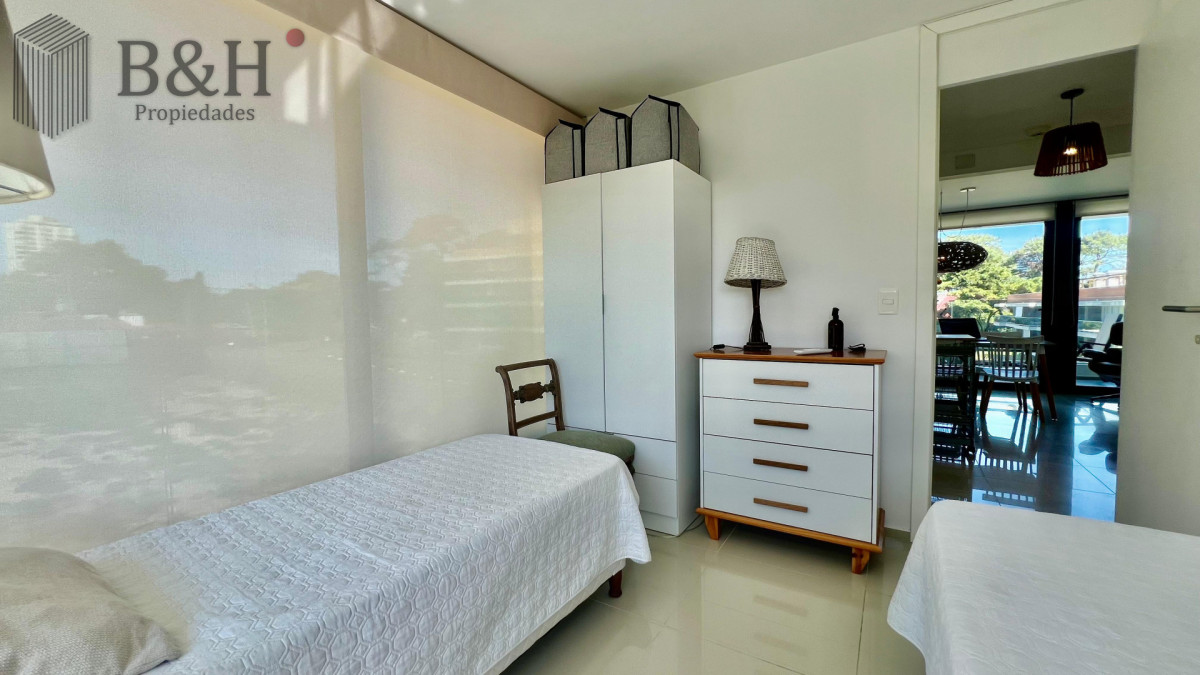 Apartamento ID.7810 - Apartamento en Venta Playa Mansa 2 dormitorios con parrillero propio Punta del Este