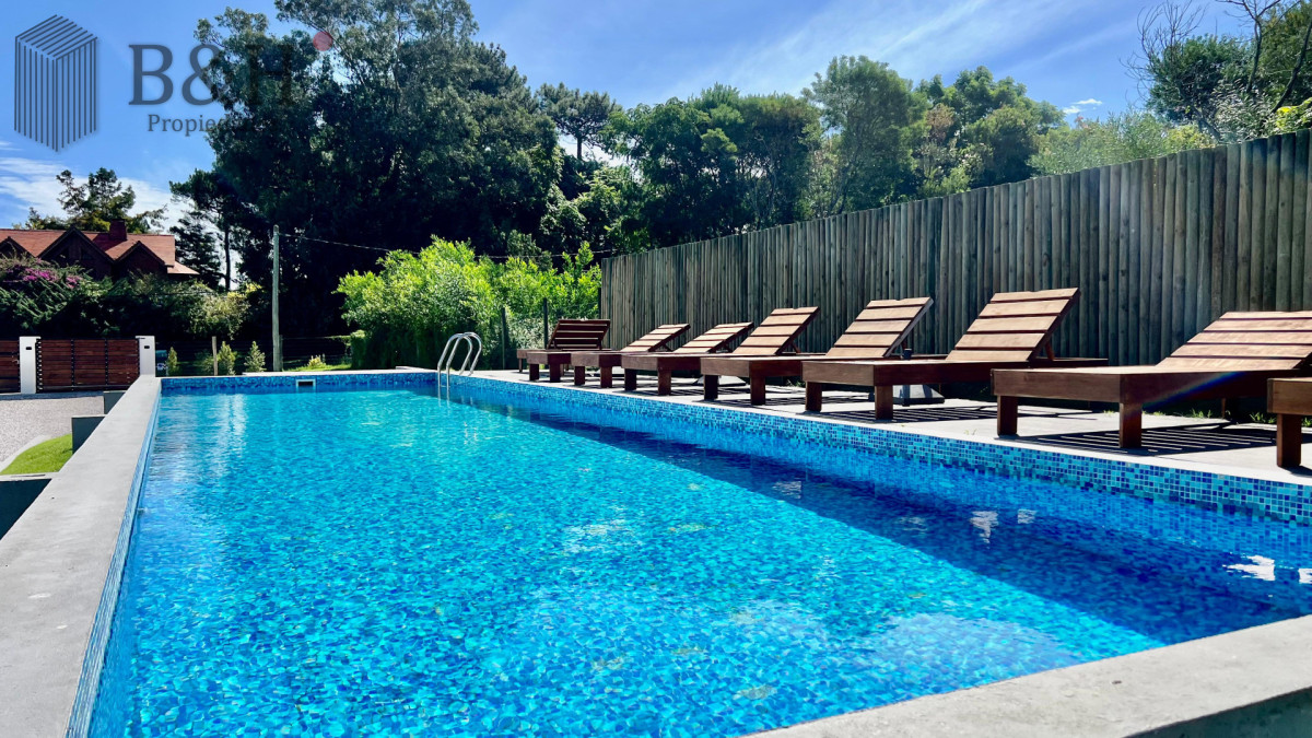 Apartamento ID.7810 - Apartamento en Venta Playa Mansa 2 dormitorios con parrillero propio Punta del Este