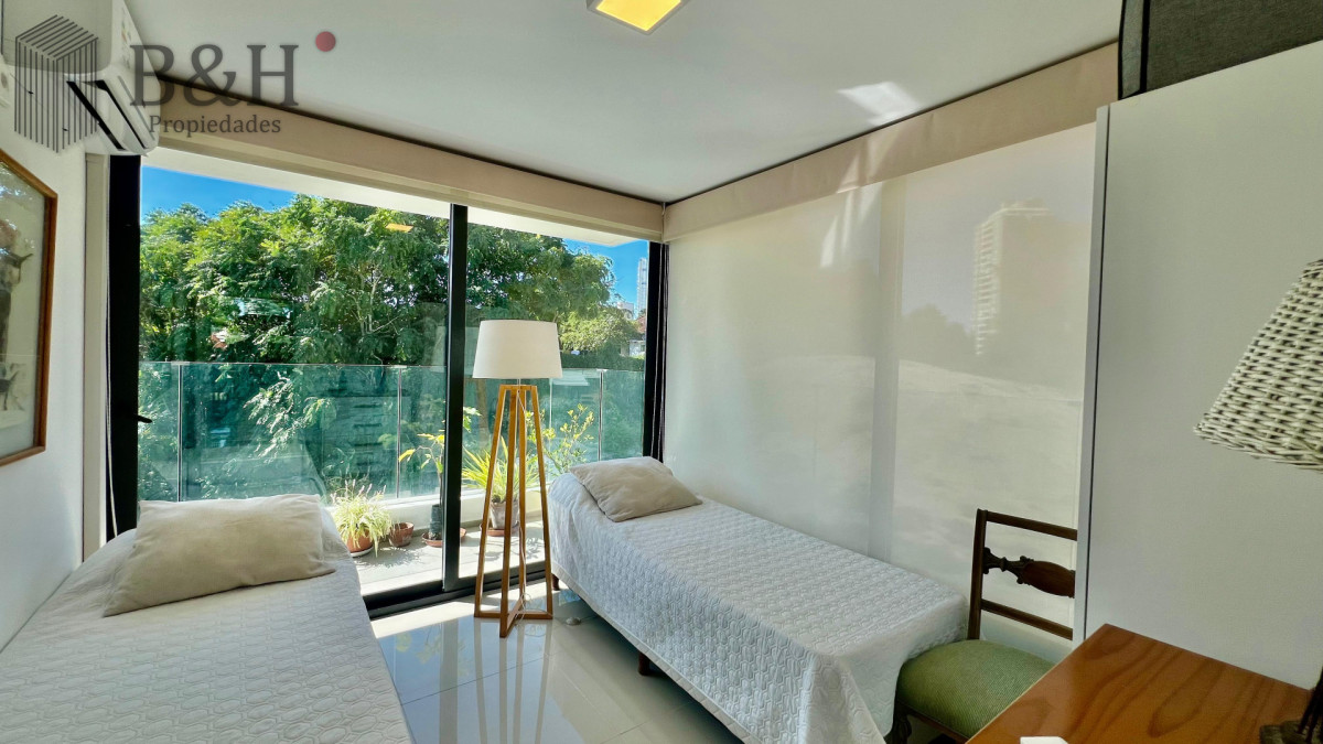 Apartamento ID.7810 - Apartamento en Venta Playa Mansa 2 dormitorios con parrillero propio Punta del Este