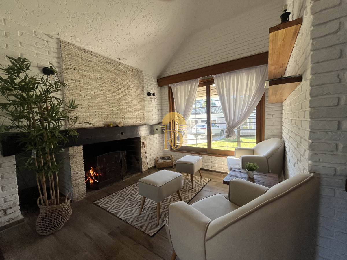 Venta Casa Punta del Este 4 dormitorios en Barrio Marly Punta del Este con piscina -id-906-9