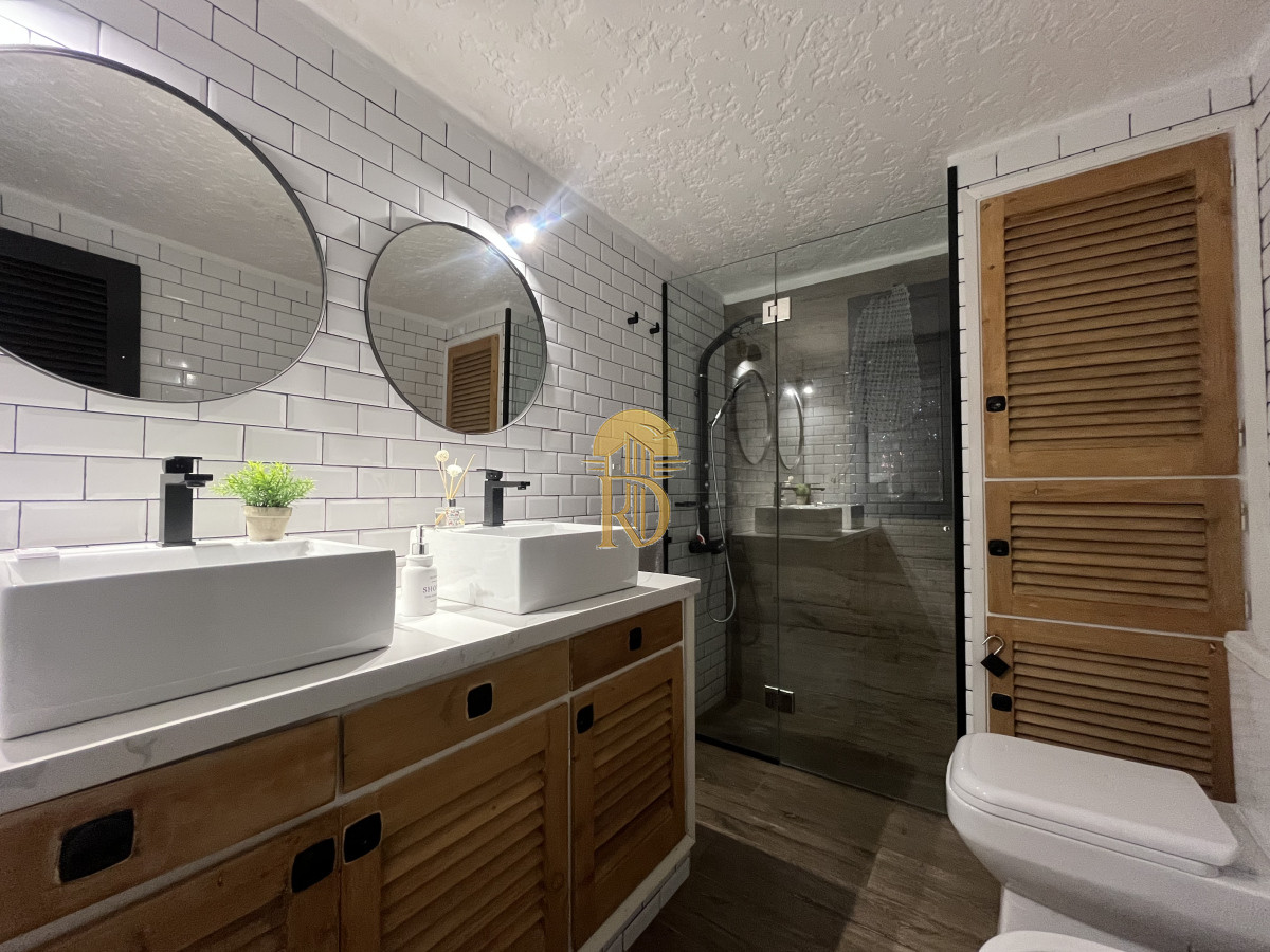 Venta Casa Punta del Este 4 dormitorios en Barrio Marly Punta del Este con piscina -id-906-16