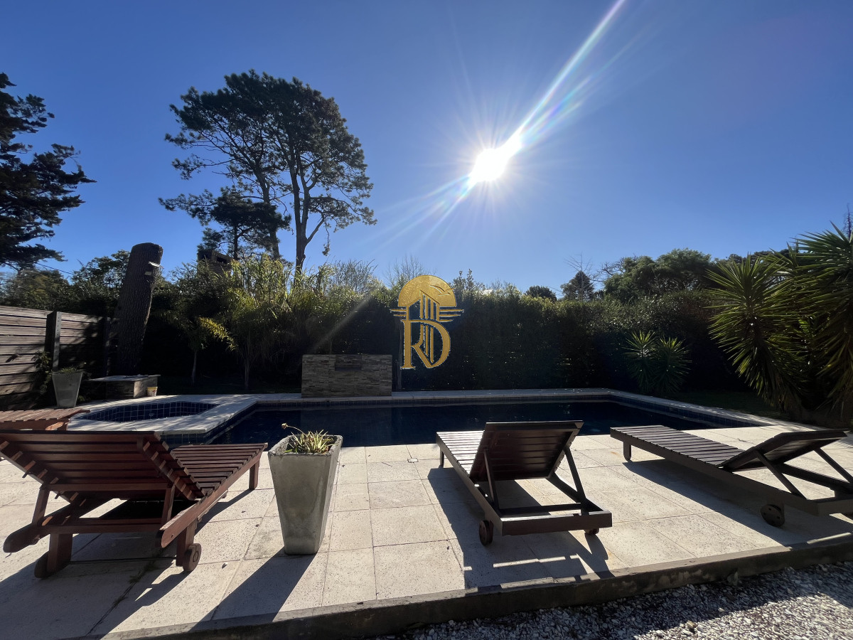 Venta Casa Punta del Este 4 dormitorios en Barrio Marly Punta del Este con piscina -id-906-8