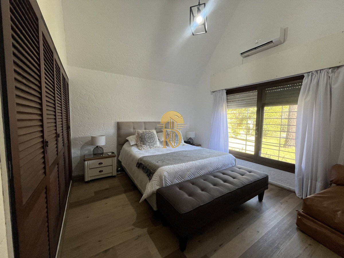 Venta Casa Punta del Este 4 dormitorios en Barrio Marly Punta del Este con piscina -id-906-14