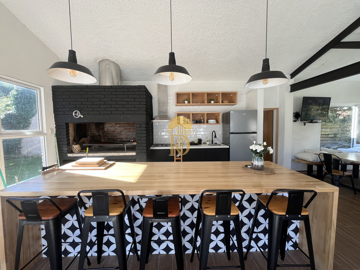 Venta Casa Punta del Este 4 dormitorios en Barrio Marly Punta del Este con piscina -id-906-3