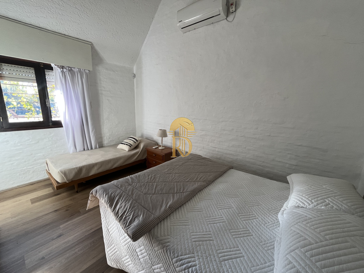 Venta Casa Punta del Este 4 dormitorios en Barrio Marly Punta del Este con piscina -id-906-18