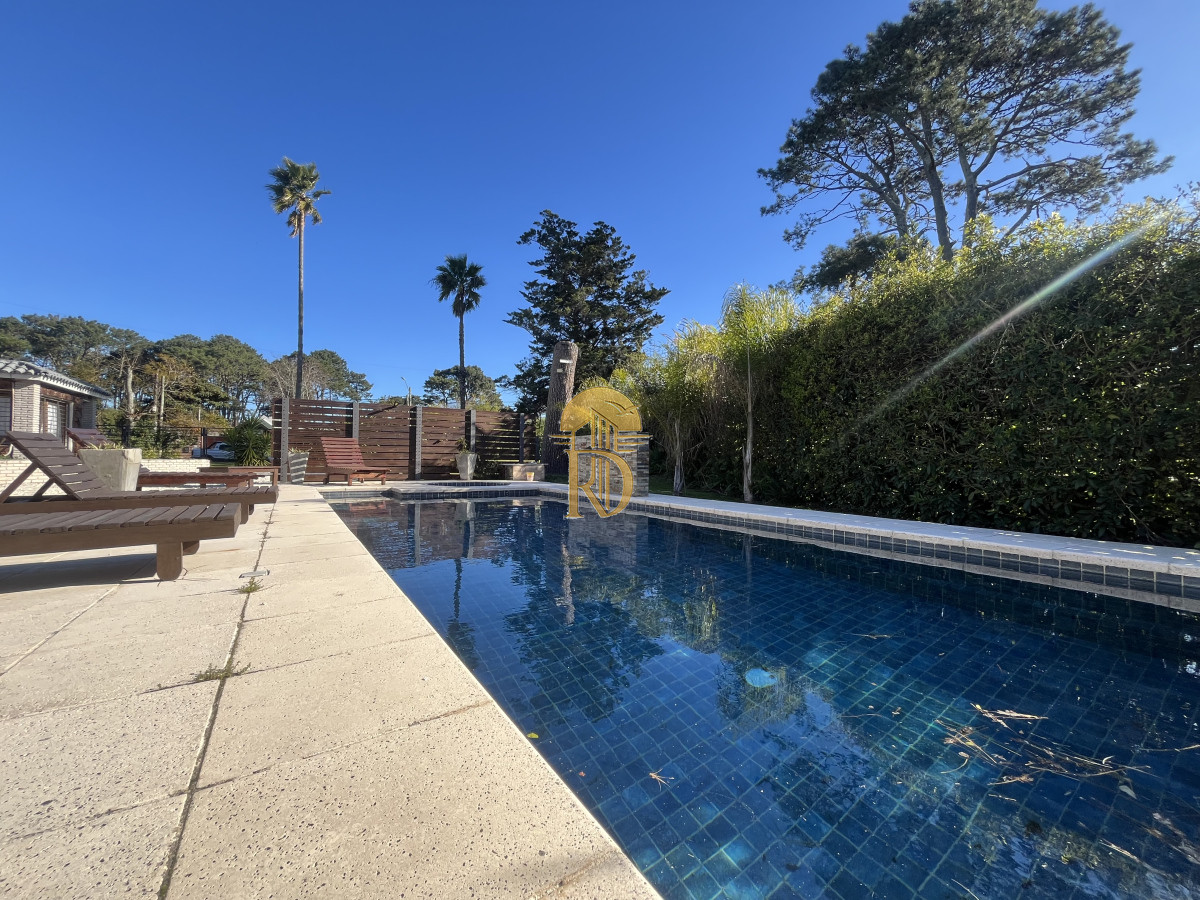 Venta Casa Punta del Este 4 dormitorios en Barrio Marly Punta del Este con piscina -id-906-7