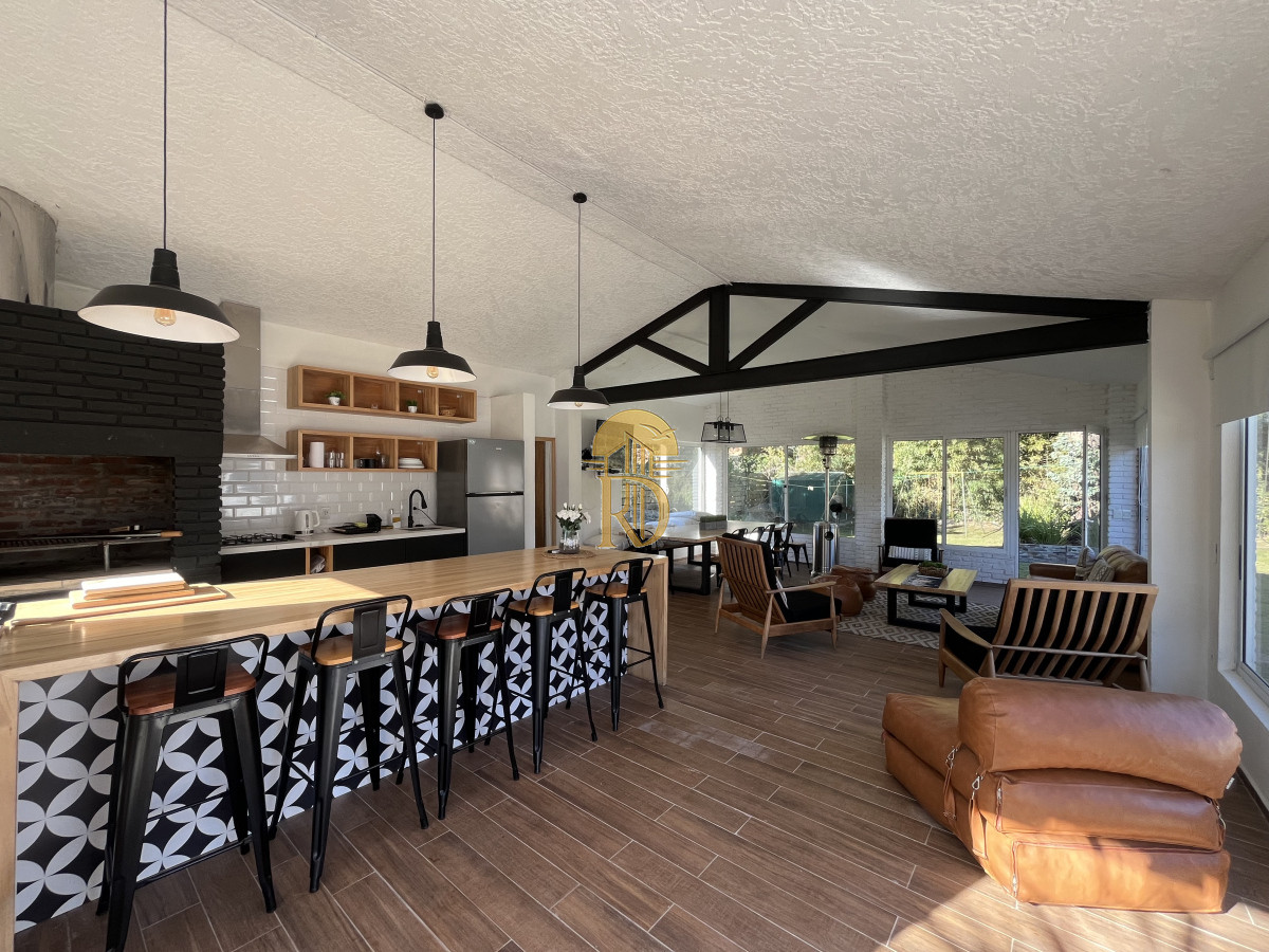 Venta Casa Punta del Este 4 dormitorios en Barrio Marly Punta del Este con piscina -id-906-2