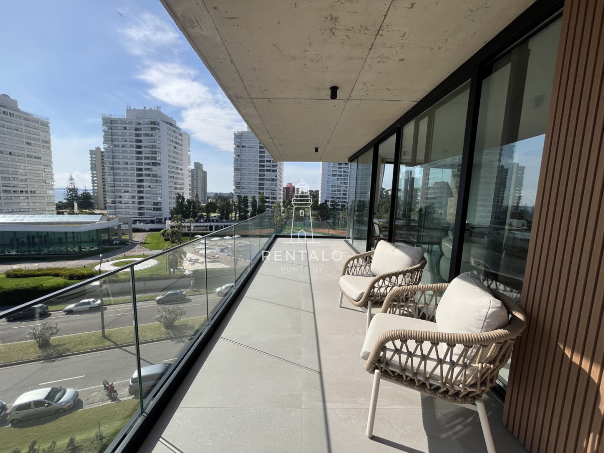 Apartamento ID.970 - En venta apartamento 3 dormitorios con Vista al Mar Playa Mansa Punta del Este 