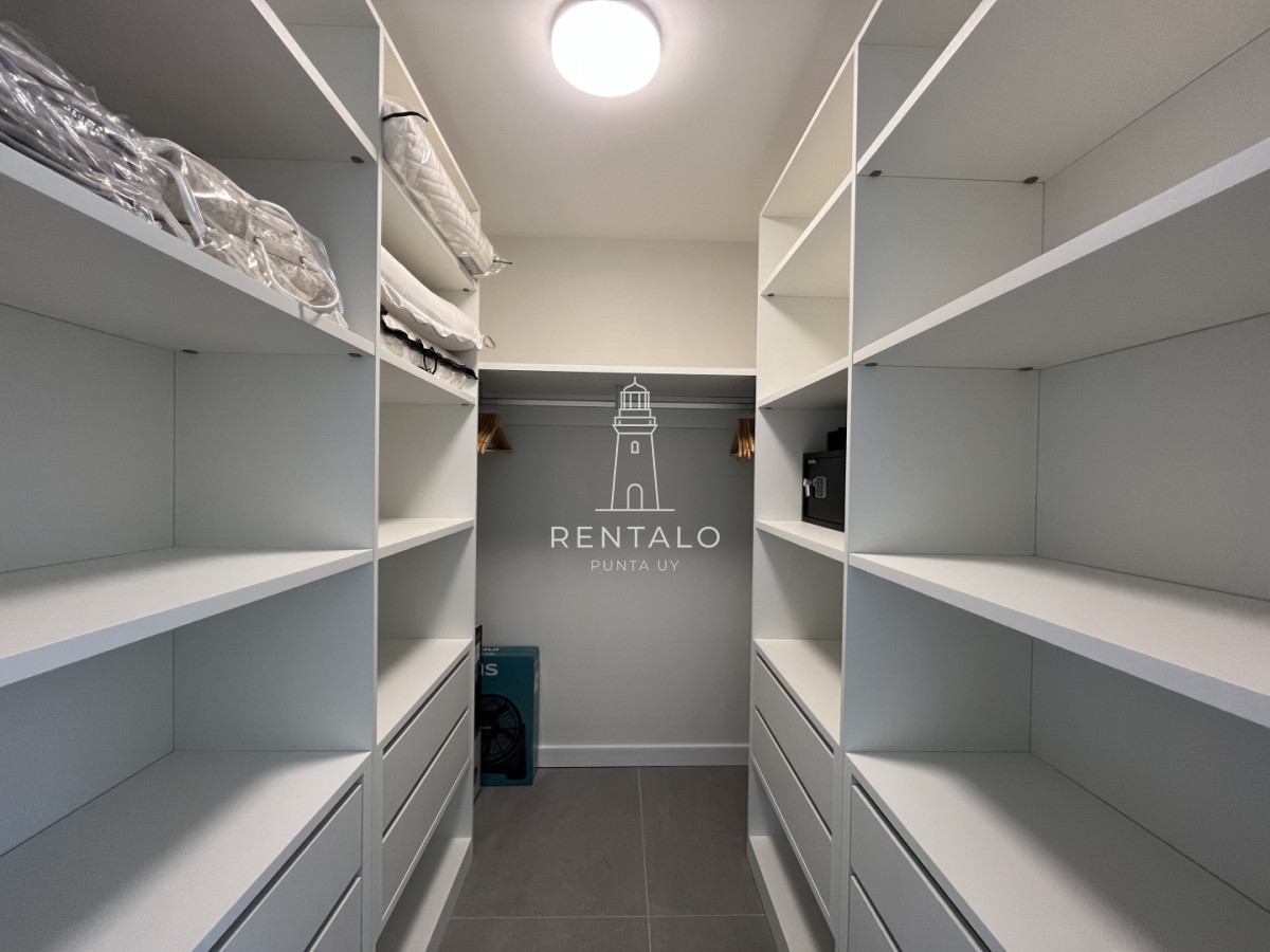 Apartamento ID.970 - En venta apartamento 3 dormitorios con Vista al Mar Playa Mansa Punta del Este 