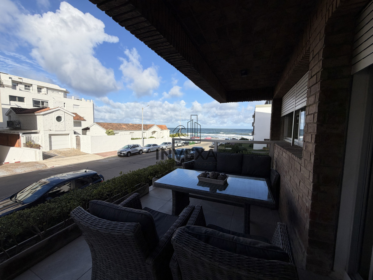 Apartamento ID.9890 - Oportunidad Vista al Mar Peninsula Apartamento de 4 Dormitorios Punta del Este
