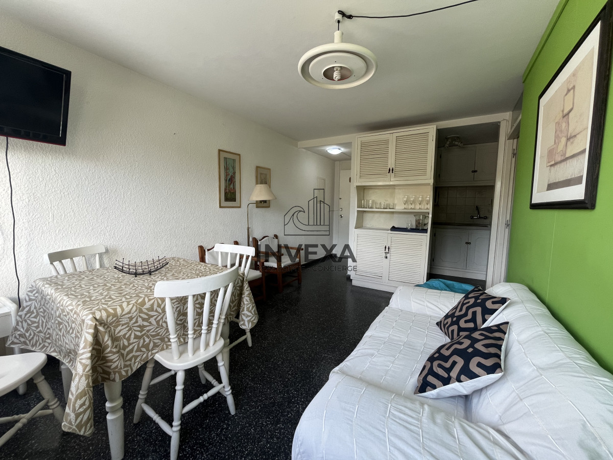 Apartamento ID.1652 - ALQUILER ANUAL 1 Dormitorio y medio Mansa Punta del Este