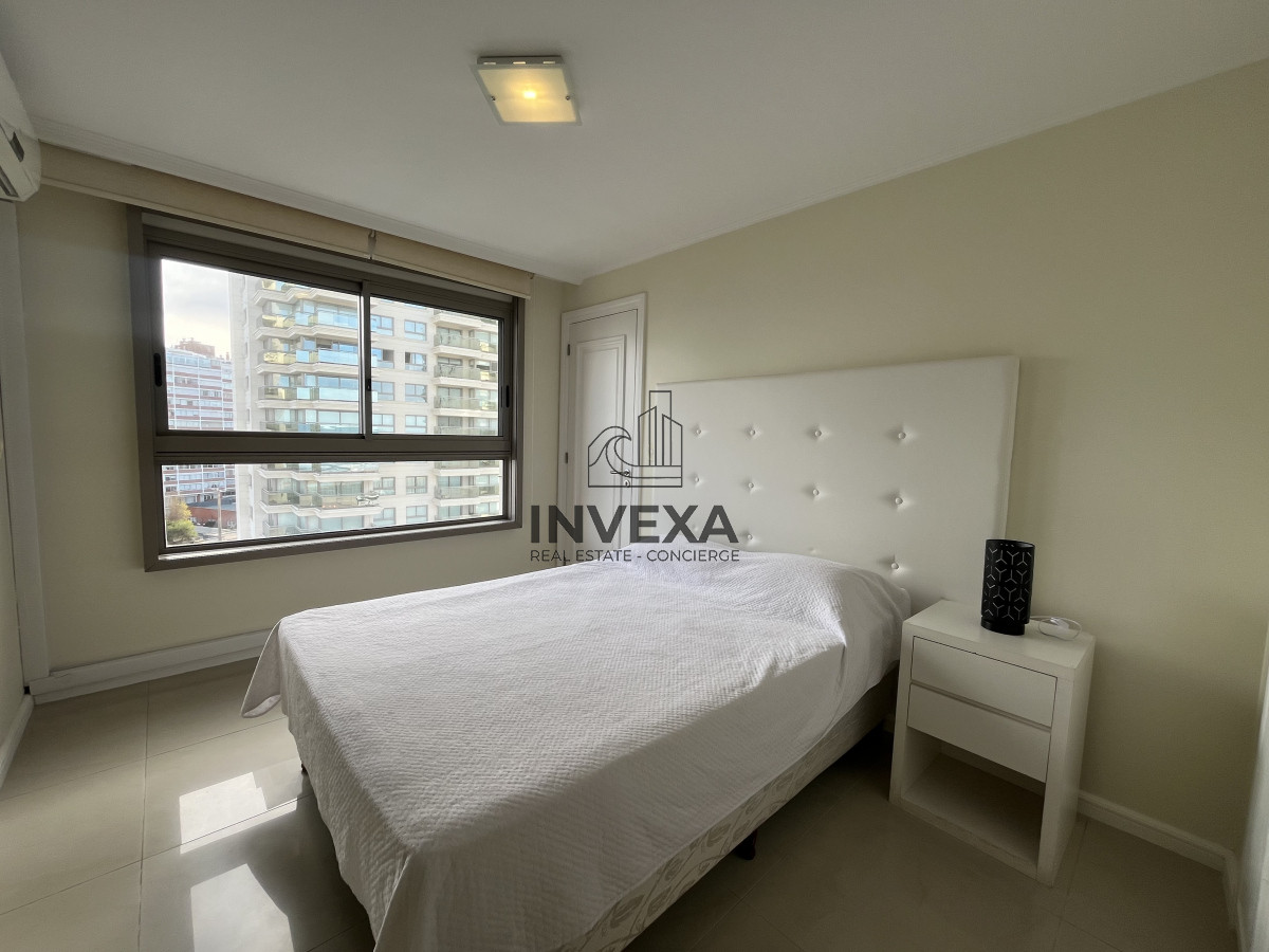Apartamento ID.8836 - Apartamento de 3 Dormitorios Vista al Mar en Playa Brava Primera Linea Punta del Este