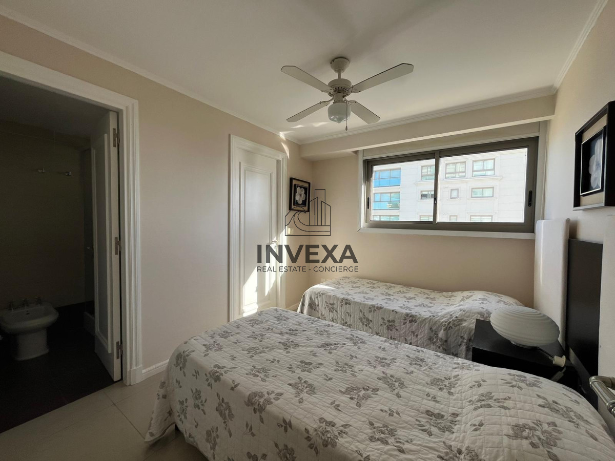 Apartamento ID.793 - Apartamento en venta Primera linea 4 dorm. 4 baños
